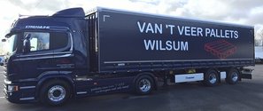 Hulptroep FM Sponsor Van 't Veer pallets